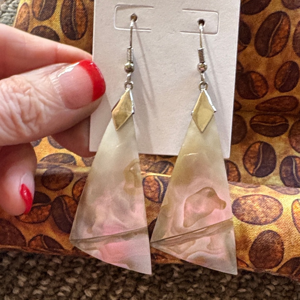 Elegant cream/tan Shell & Silver pierced Dangle Earrings